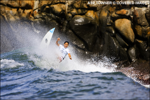 Billabong Pro Maui - Megan Abubo showed no signs of her injury incurred at Sunset Beach. Photo Credit ASP Tostee