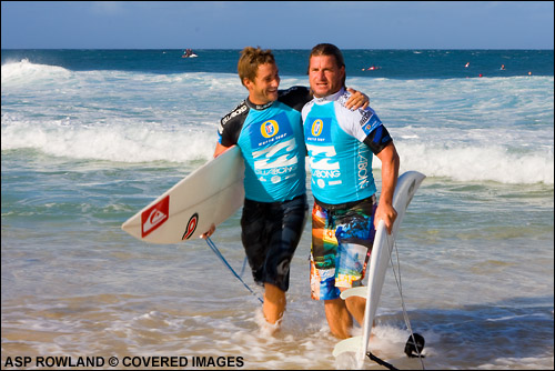 Troy Brooks congratulates Mark Occhilupo on his retirement after their heat. Surfing Photo ASP Tostee