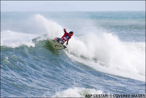 Taj Burrow kept a cool head and remains in the World Title chase after winning in Round 3. Surfing Photo Credit ASP Tostee