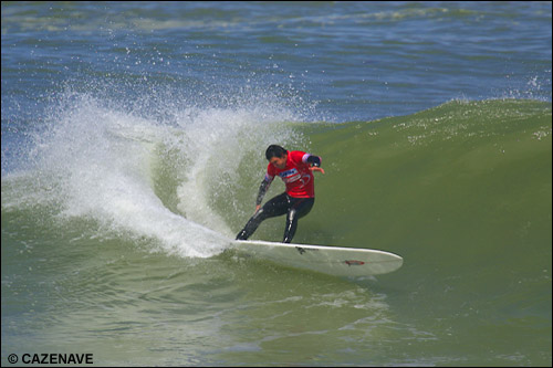 Reigning World Longboard Champion Josh Constable (Noosa Heads, QLD, Australia) used his considerable size and strength to dominate his round two heat defeating wildcard entrant Troy Mothershead (USA)during round two. Pic Credit ASP Tostee