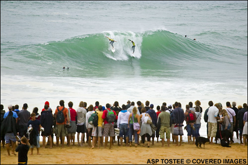 Bede Durbidge and Dean Morrison dropping into second place in the Foster’s Surf Showdown Quiksilver Pro France Surf Contest.  Photo Credit ASP Media