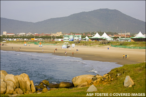 Hang Loose Santa Catarina Pro Surf Contest. Photo Credit ASP Tostee