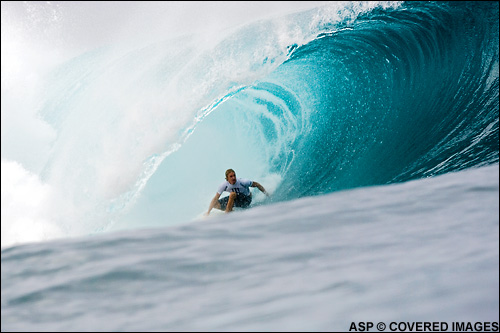Pipe Master Jamie O’Brien had to pull rail dropping in on his way to round five. Pic Credit ASP Tostee