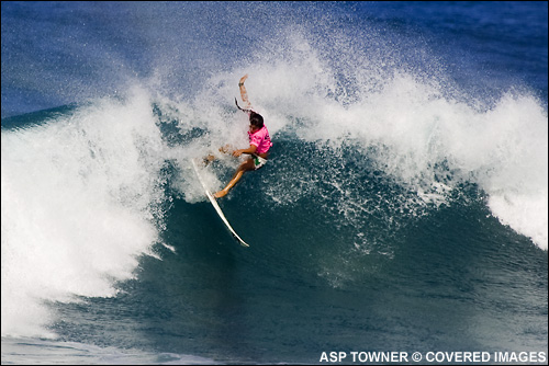 Silvana Lima Roxy Pro Hawaii 2007 Sunset Beach.  Surfing Photo Cedit ASP Tostee