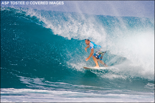 Phillip Macdonald surfing to a round three heat win at The Billabong Pipeline Masters. Surf Photo Credit ASP Tostee