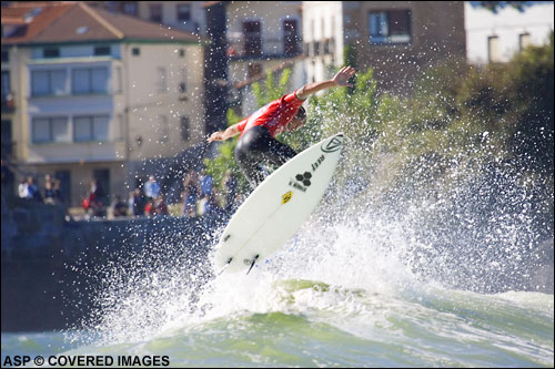 Bobby Martinez Billabong Pro Mundaka Surf Contest  Champion 2006.  Photo Credit ASP Tostee