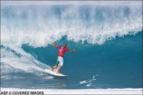 Bobby Martinez (CA, USA) racking up some tube time during the 2006 Rip Curl Pipeline Masters. Pic Credit ASP Tostee