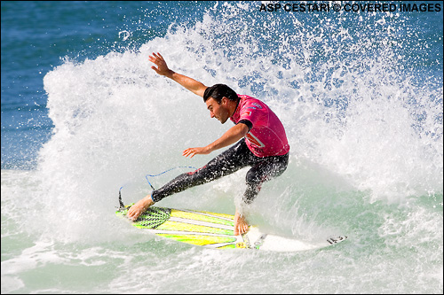 Joel Parkinson Eliminates Taj Burrow in the QuaterFinals of The Quiksilver Pro France Surf Contest.  Photo Credit ASP Media.