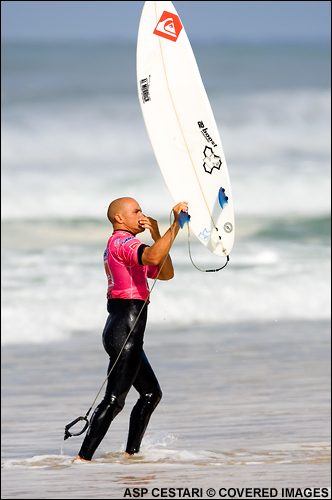 Kelly Slater Creases SurfBoard  Loses in Round Three of The Quiksilver Pro France Surf Contest.  Photo Credit ASP Media