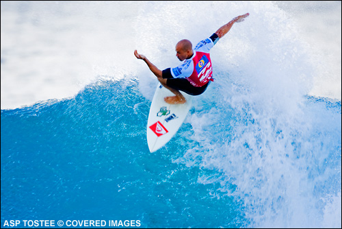 Eight times ASP world champion Kelly Slater eased his way into round four of the Billabong Pipeline Masters today. Slater scored several deep tube rides on the right handers at Backdoor along with some vertical re-entries to edge out Pipe specialist Mickey Bruneau.  Surf Photo ASP Tostee