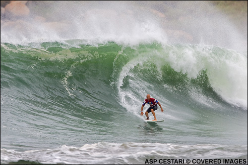 Kelly Slater made the call of sizey conditions during the 5 lay days and today kept his world title aspirations alive by defeating Renato Galvao in Round 3. Surfing Photo Credit ASP Tostee