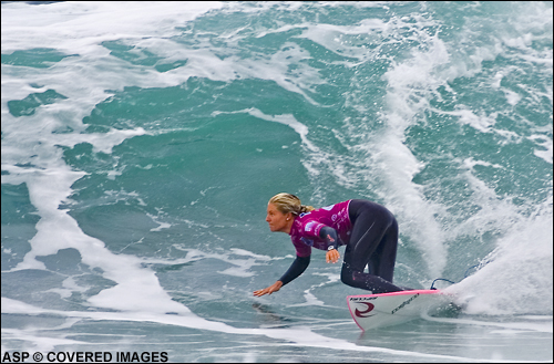 Stephanie Gilmore setting her line with style in the final. Pic Credit ASP Tostee