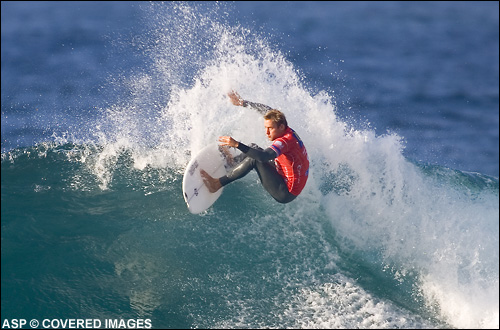 Tom Whitaker (Aus/Bronte/Sydney) defeated Leonardo Neves (Bra) and will shortly face Kelly Slater in the quarter finals. Pic Credit ASP Tostee