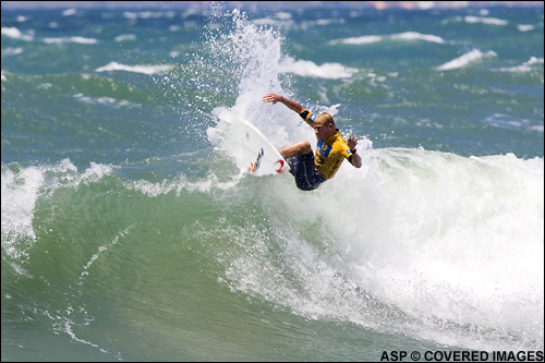 Say hello to the 2006 Nova Schin Festival champion, Mick "Eugene" Fanning. In the finals Fanning immediately put a stop of Damien Hobgoods run of good form when he rode 5 waves in the first 10 minutes leaving Hobgood in a combo situation of 18.78 at heat end. Pic Credit ASP Tostee