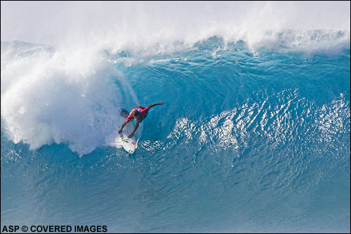Hawaiian Bruce Irons (Kauai, Haw) posted the only perfect 10 points of the day to advance to round 2. Irons overall heat score totaled a near perfect 19.90 (out of a possible 20 points). Pic Credit ASP Tostee