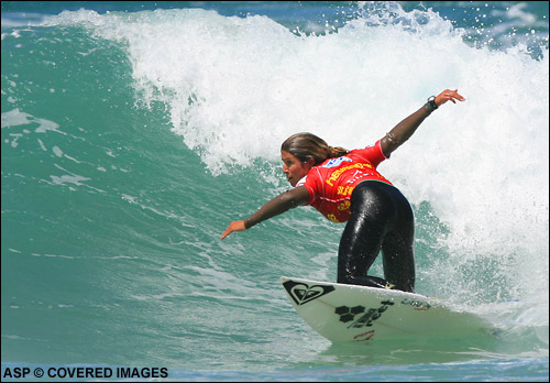 Exciting surfing from Sofia Mulanovich (Peru) today. In the wind swept waves at Manly she posted a strong heat score of 16 out of a possible 20 to easily win through to round three where she’ll face Trudy Todd (Aus) Picture Credit ASP Tostee