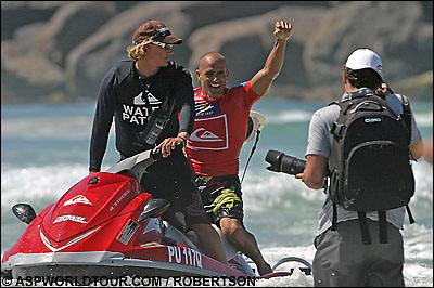 Pictured: Kelly Slater heads straight to the top of the Foster's ASP Men's World Tour ratings. Credit ASP Tostee